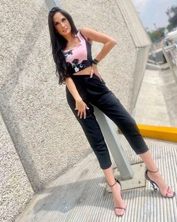 Joanna Vega-Biestro feet photo 10