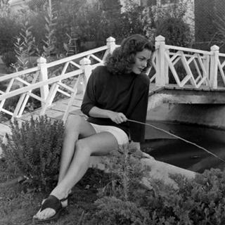 Joanne Dru feet photo 7