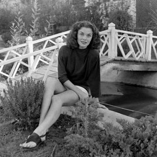 Joanne Dru feet photo 6
