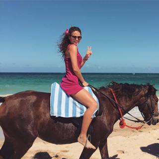 Jocelyn Hudon feet photo thumbnail