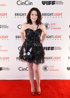 Jodelle Ferland feet photo thumbnail