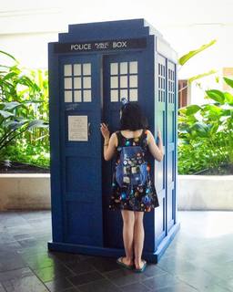 Jodelle Ferland feet photo thumbnail