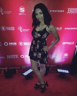 Jodelle Ferland feet photo thumbnail