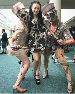 Jodelle Ferland feet photo thumbnail