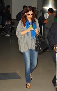 Jodi Lyn O'Keefe feet photo thumbnail