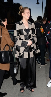 Jodie Comer feet photo thumbnail