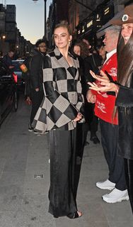 Jodie Comer feet photo thumbnail
