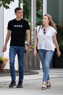 Jodie Comer feet photo thumbnail