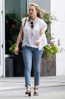 Jodie Comer feet photo thumbnail