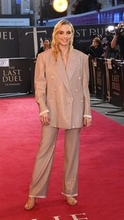 Jodie Comer feet photo thumbnail