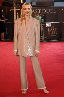 Jodie Comer feet photo thumbnail