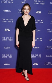 Jodie Comer feet photo thumbnail