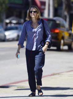 Jodie Foster feet photo thumbnail