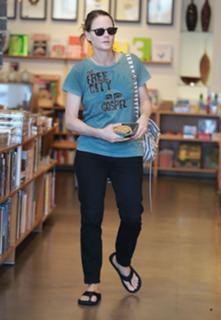 Jodie Foster feet photo thumbnail