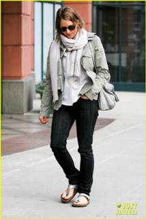 Jodie Foster feet photo thumbnail
