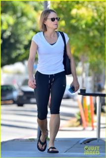 Jodie Foster feet photo thumbnail