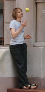 Jodie Foster feet photo thumbnail