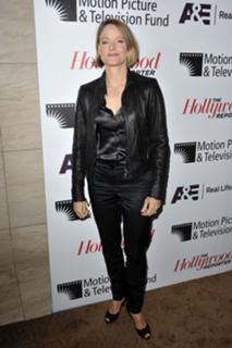 Jodie Foster feet photo thumbnail
