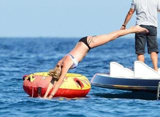 Jodie Kidd feet photo thumbnail