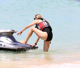 Jodie Kidd feet photo thumbnail