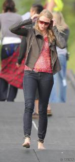 Jodie Kidd feet photo thumbnail