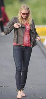 Jodie Kidd feet photo thumbnail