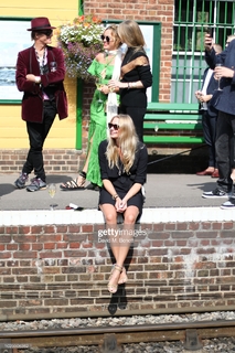 Jodie Kidd feet photo thumbnail