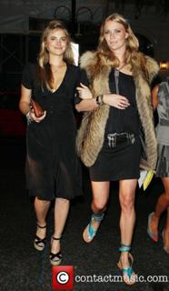 Jodie Kidd feet photo thumbnail