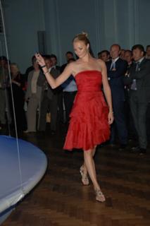 Jodie Kidd feet photo thumbnail
