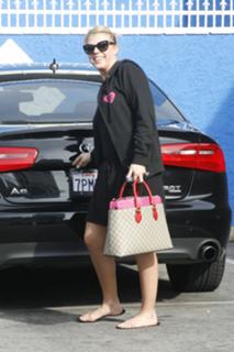 Jodie Sweetin feet photo thumbnail