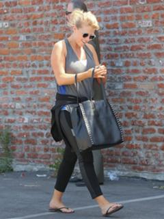 Jodie Sweetin feet photo thumbnail