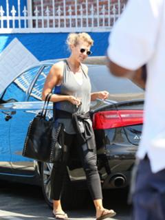 Jodie Sweetin feet photo thumbnail