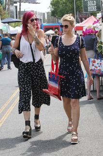 Jodie Sweetin feet photo thumbnail