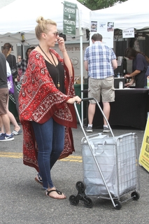 Jodie Sweetin feet photo thumbnail