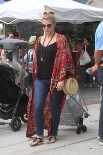 Jodie Sweetin feet photo thumbnail