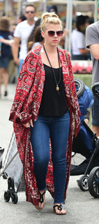 Jodie Sweetin feet photo thumbnail