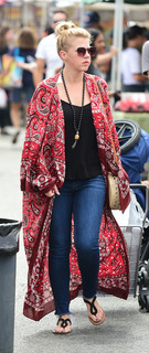 Jodie Sweetin feet photo thumbnail