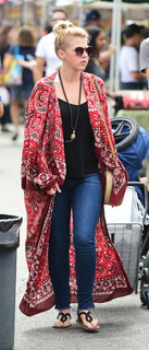 Jodie Sweetin feet photo thumbnail