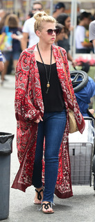 Jodie Sweetin feet photo thumbnail