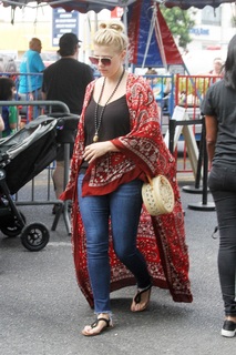 Jodie Sweetin feet photo thumbnail