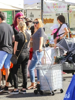 Jodie Sweetin feet photo thumbnail
