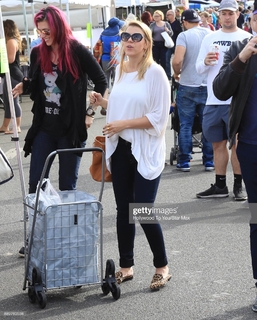 Jodie Sweetin feet photo thumbnail