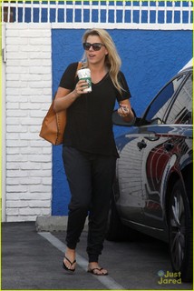Jodie Sweetin feet photo thumbnail