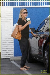 Jodie Sweetin feet photo thumbnail
