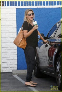 Jodie Sweetin feet photo thumbnail