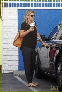 Jodie Sweetin feet photo thumbnail