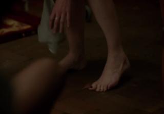 Jodie Whittaker feet photo thumbnail