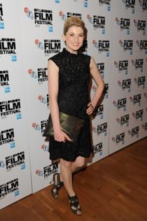 Jodie Whittaker feet photo thumbnail