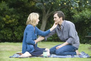 Jodie Whittaker feet photo thumbnail