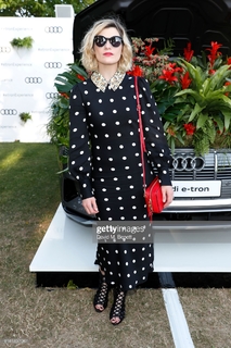 Jodie Whittaker feet photo thumbnail